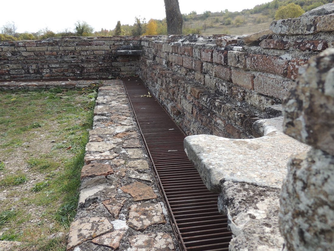 Baths of Alba Fucens-12.JPG